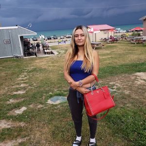 Meet your Posher, Noemi